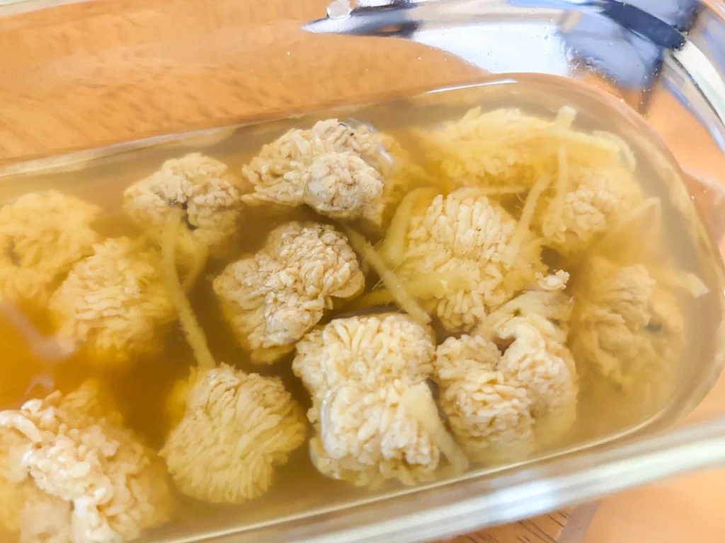 花のように開いたマゴチの卵の煮付けです