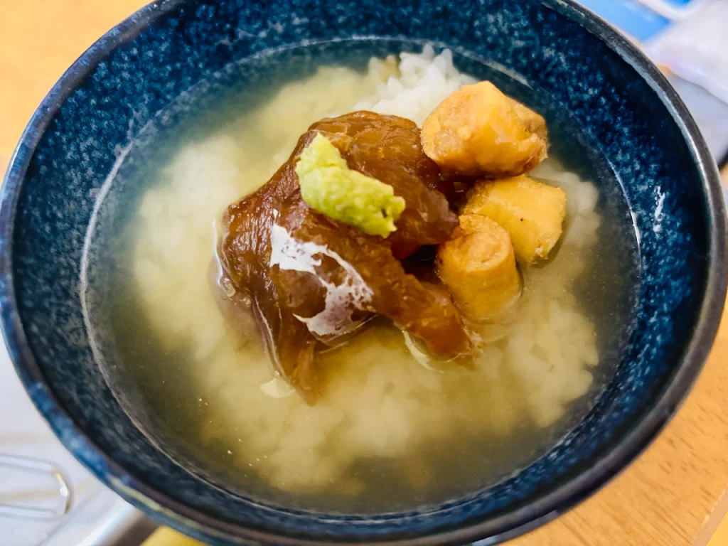 マゴチのアラで出汁を取った出汁かけご飯です