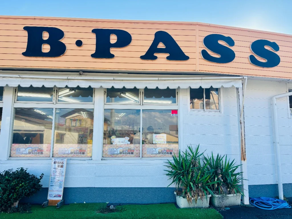 ビーパス年輪の建物外観。本屋さんと併設されたクレープショップです。